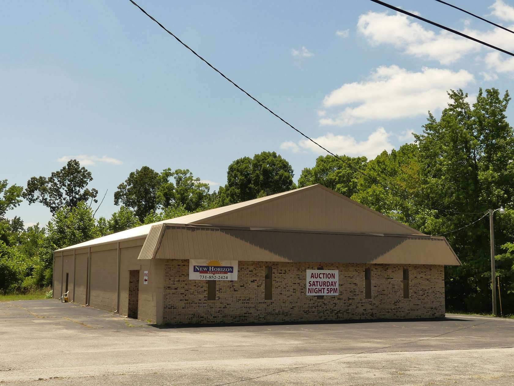 2.69 Acres of Improved Commercial Land for Sale in Parsons, Tennessee