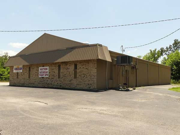 2.69 Acres of Improved Commercial Land for Sale in Parsons, Tennessee