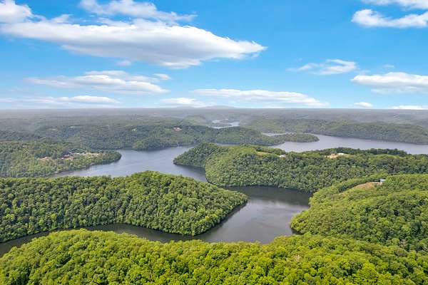 1 Acre of Residential Land for Sale in Baxter, Tennessee