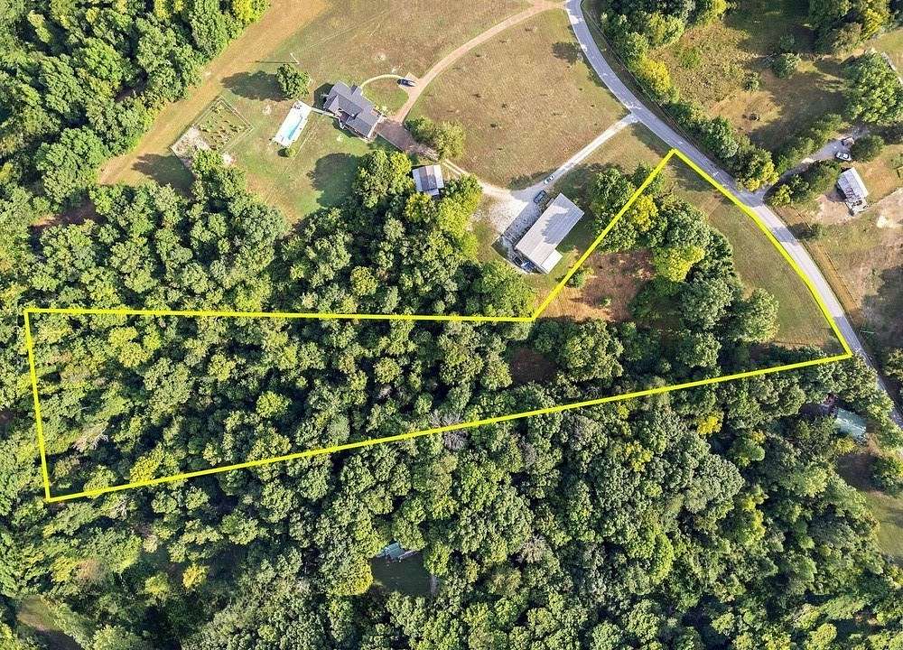 5 Acres of Residential Land for Sale in White Bluff, Tennessee