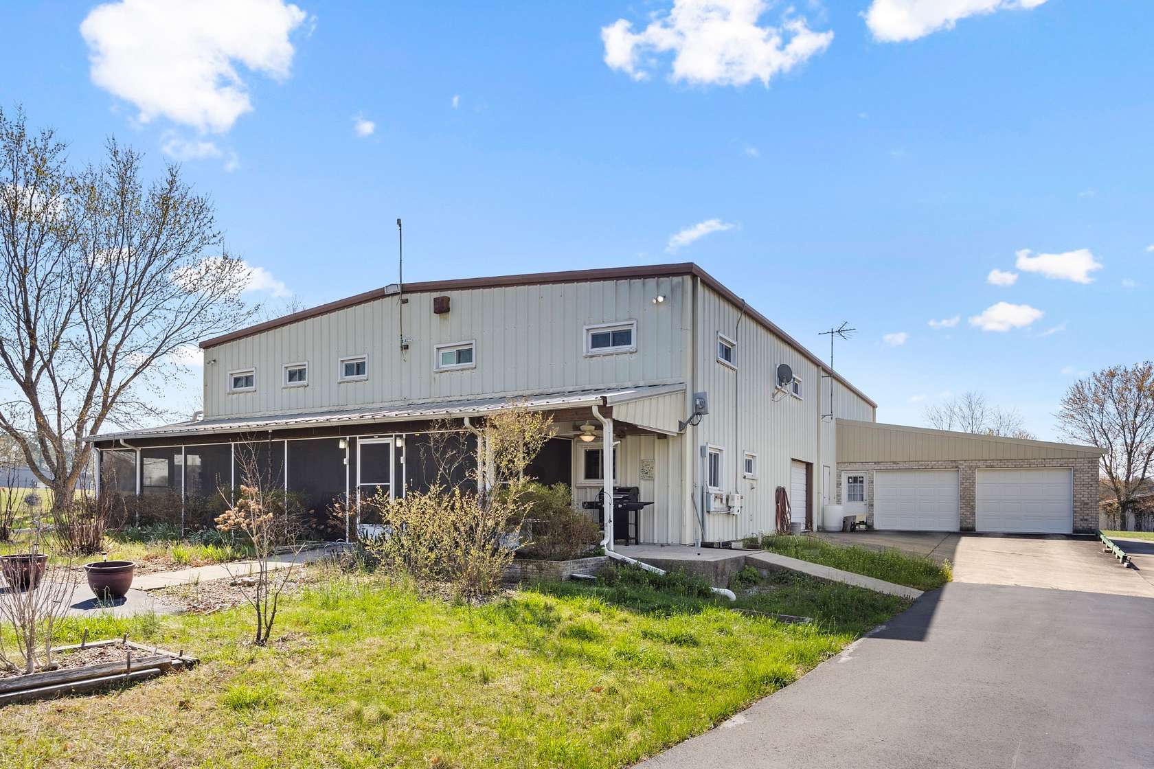 11 Acres of Land with Home for Sale in Lebanon, Tennessee