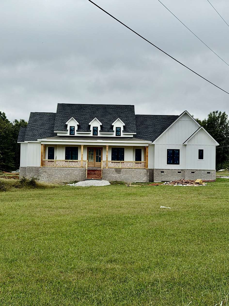 1.59 Acres of Residential Land with Home for Sale in Wartrace, Tennessee