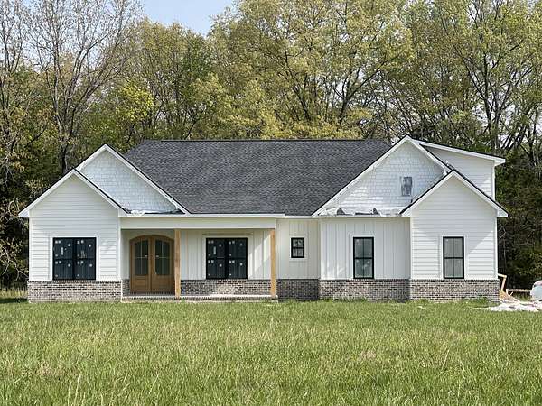 2 Acres of Residential Land with Home for Sale in Tullahoma, Tennessee