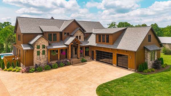 5.52 Acres of Residential Land with Home for Sale in Gallatin, Tennessee