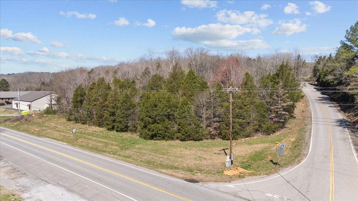 5 Acres of Land for Sale in Palmyra, Tennessee