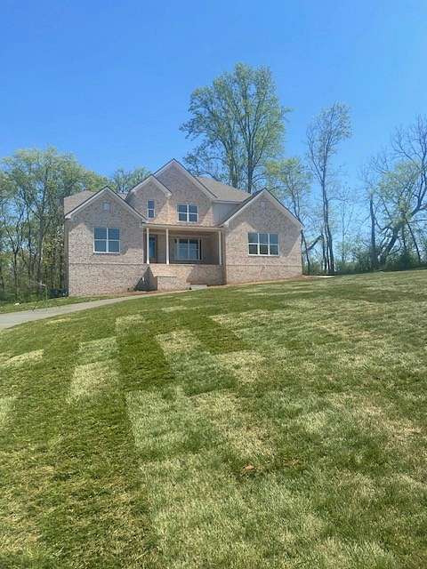 1.62 Acres of Land with Home for Sale in Columbia, Tennessee