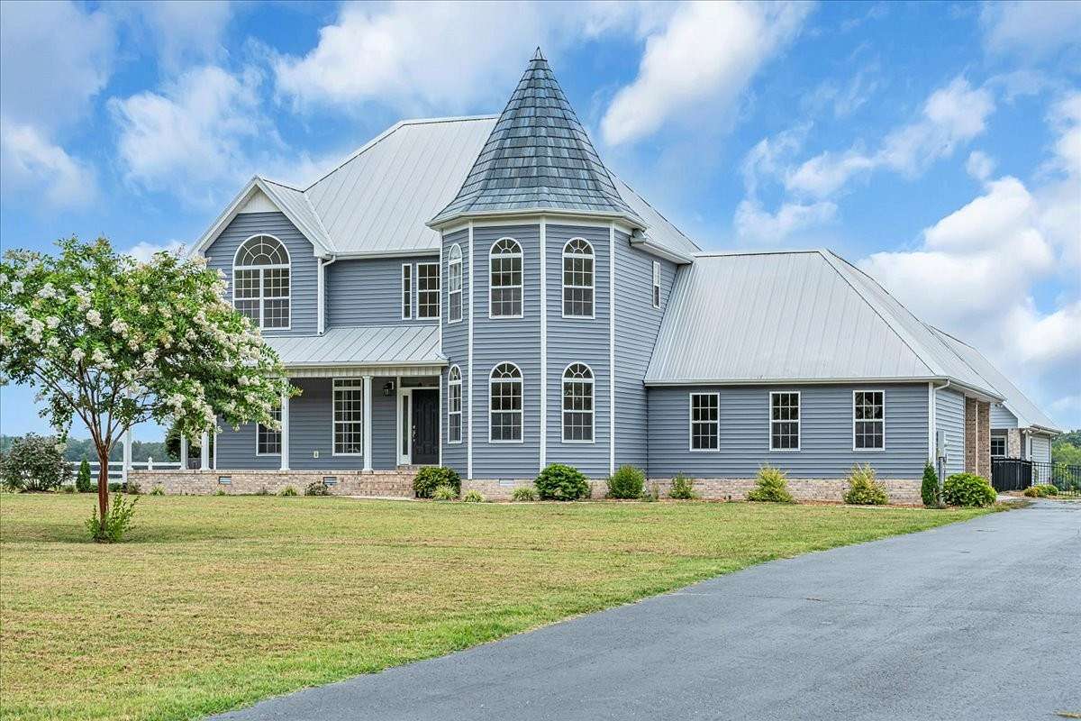 3.5 Acres of Residential Land with Home for Sale in Manchester, Tennessee