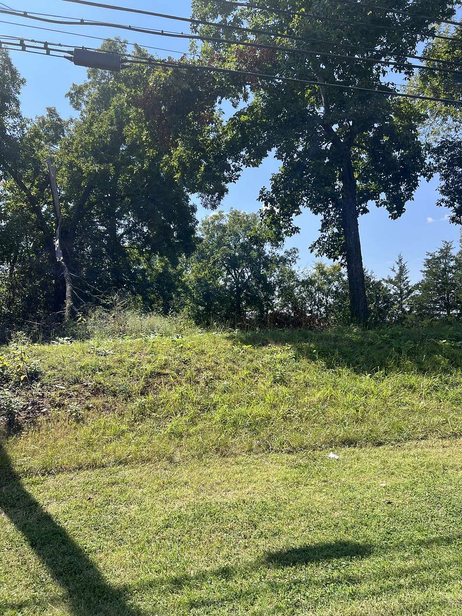 0.61 Acres of Commercial Land for Sale in Shelbyville, Tennessee