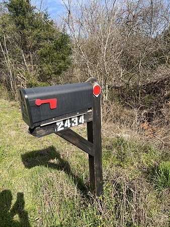 20 Acres of Agricultural Land for Sale in Columbia, Tennessee