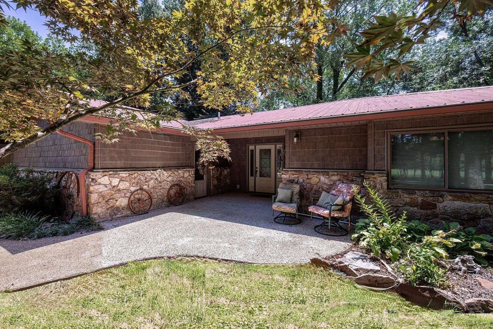 1.6 Acres of Residential Land with Home for Sale in Mountain View, Arkansas