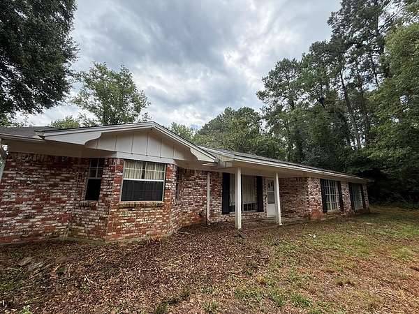 10.8 Acres of Land with Home for Sale in Jasper, Texas