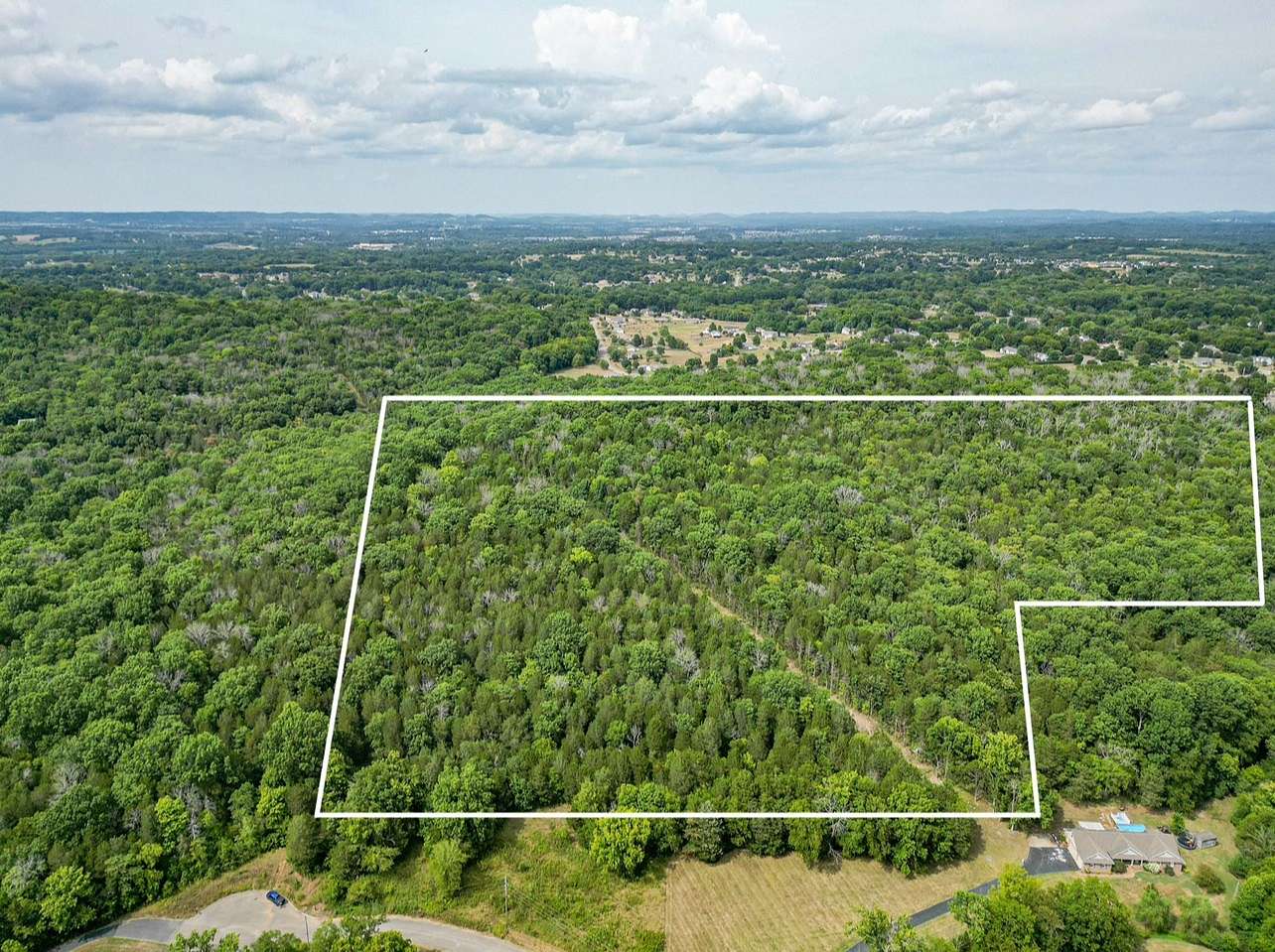 16 Acres of Agricultural Land for Sale in Spring Hill, Tennessee