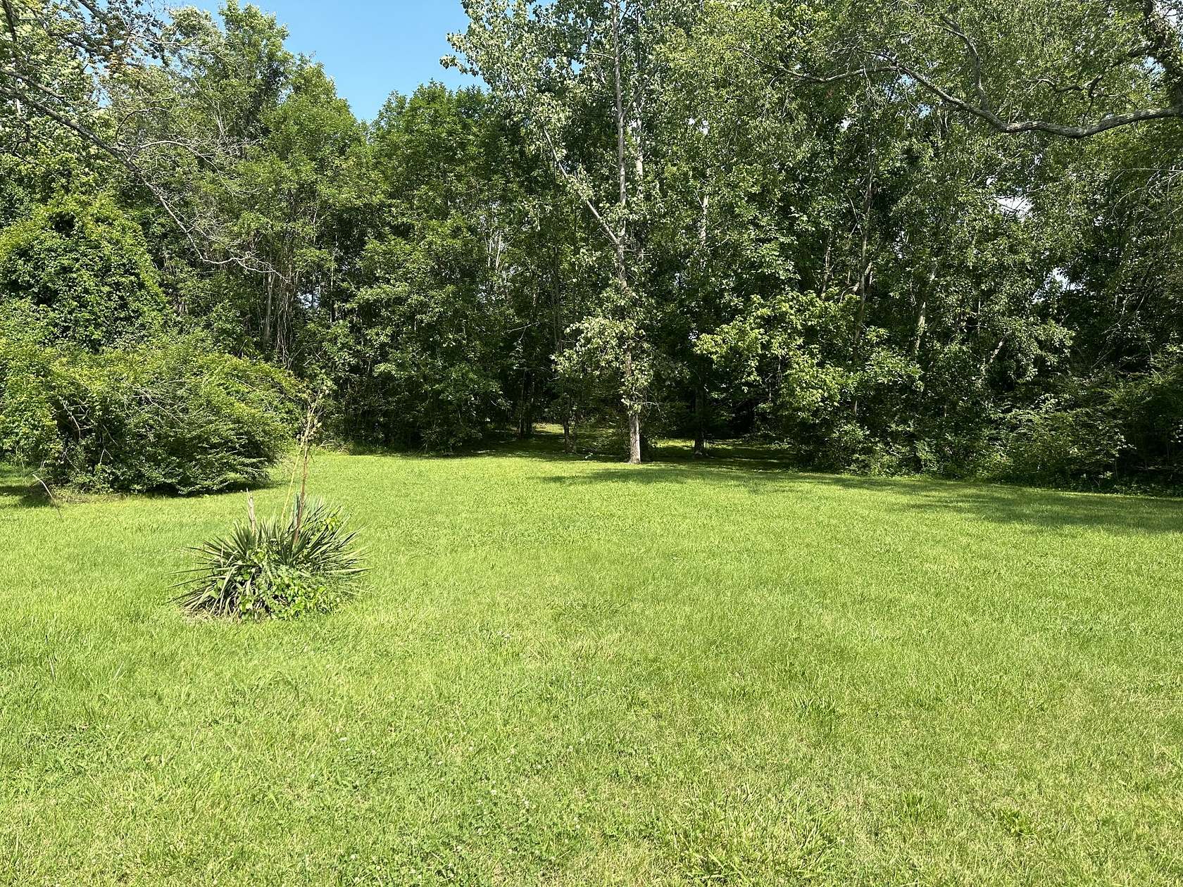 1 Acre of Commercial Land for Sale in Ashland City, Tennessee