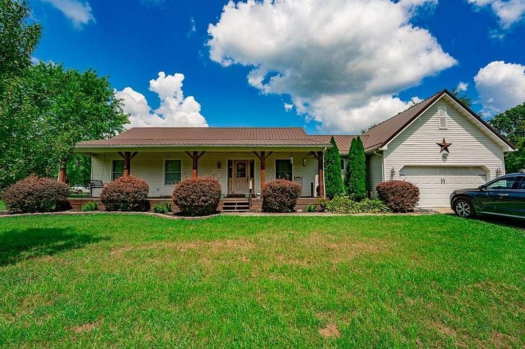 2.17 Acres of Residential Land with Home for Sale in Waverly, Ohio