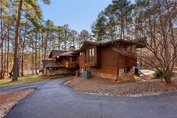 2.49 Acres of Residential Land with Home for Sale in Stockbridge, Georgia