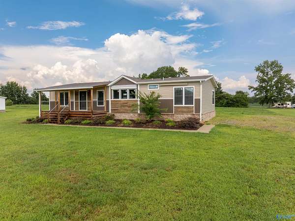 1.52 Acres of Land with Home for Sale in Henagar, Alabama