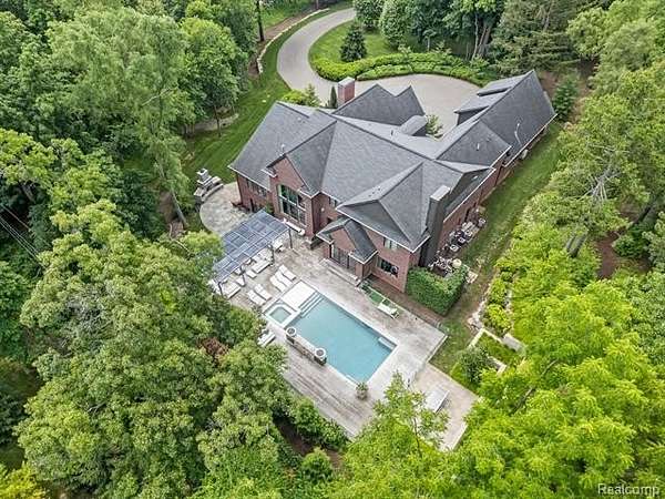 2.44 Acres of Residential Land with Home for Sale in Franklin, Michigan