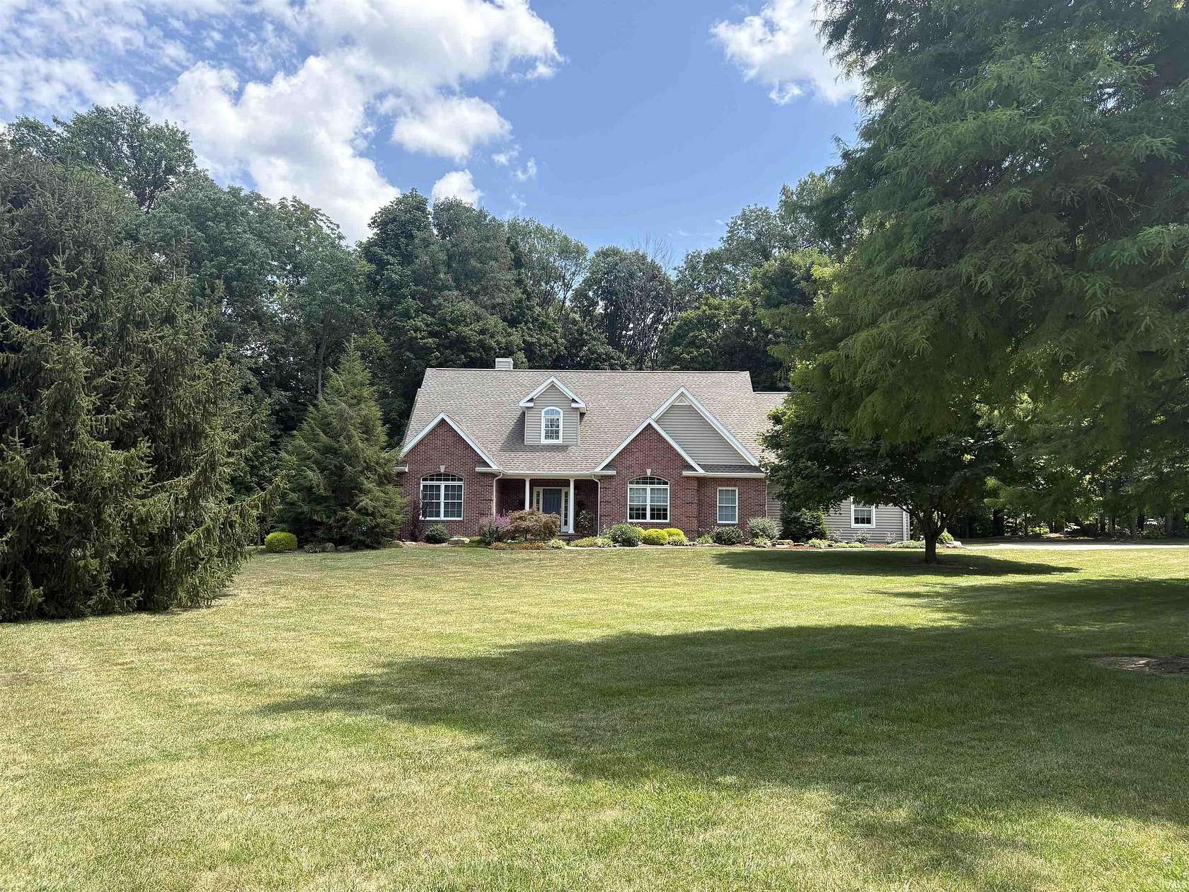 2.33 Acres of Residential Land with Home for Sale in Vincennes, Indiana