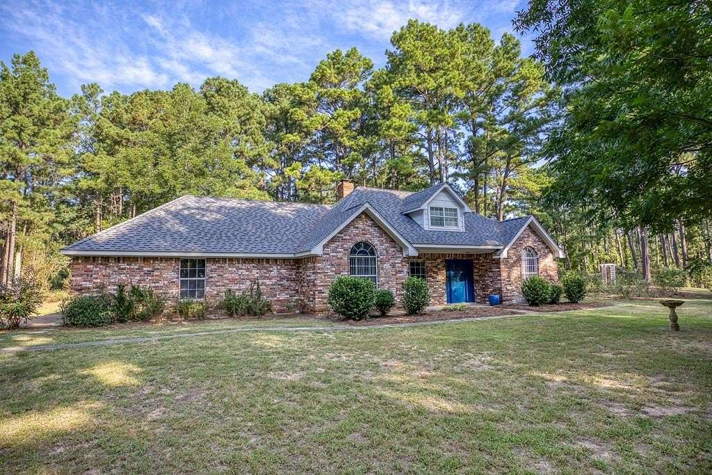 29.7 Acres of Land with Home for Sale in Palestine, Texas