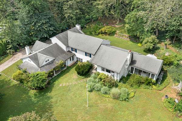 1 Acre of Residential Land for Sale in Darien, Connecticut