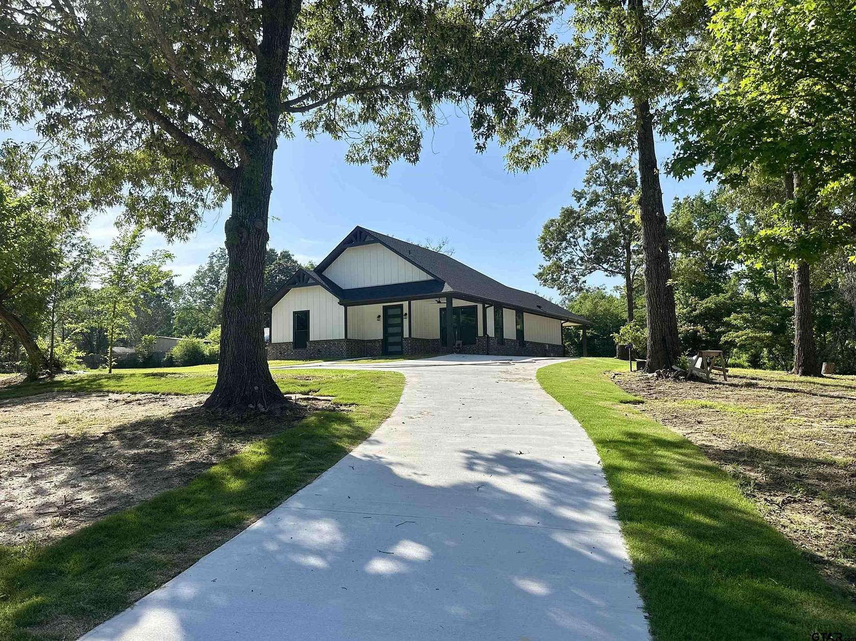 6.69 Acres of Residential Land with Home for Sale in Tyler, Texas