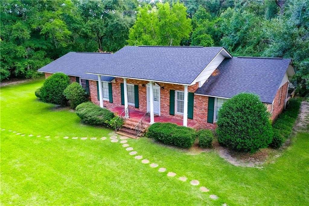 2.43 Acres of Residential Land with Home for Sale in Blackshear, Georgia