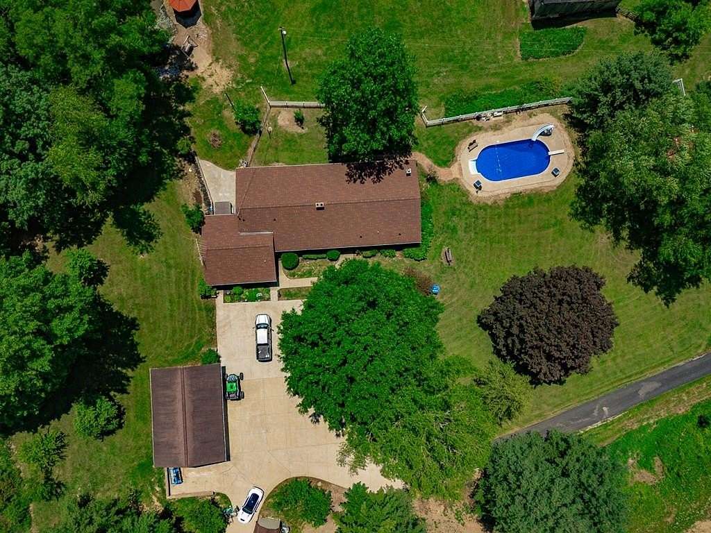 6 Acres of Land with Home for Sale in Chillicothe, Ohio