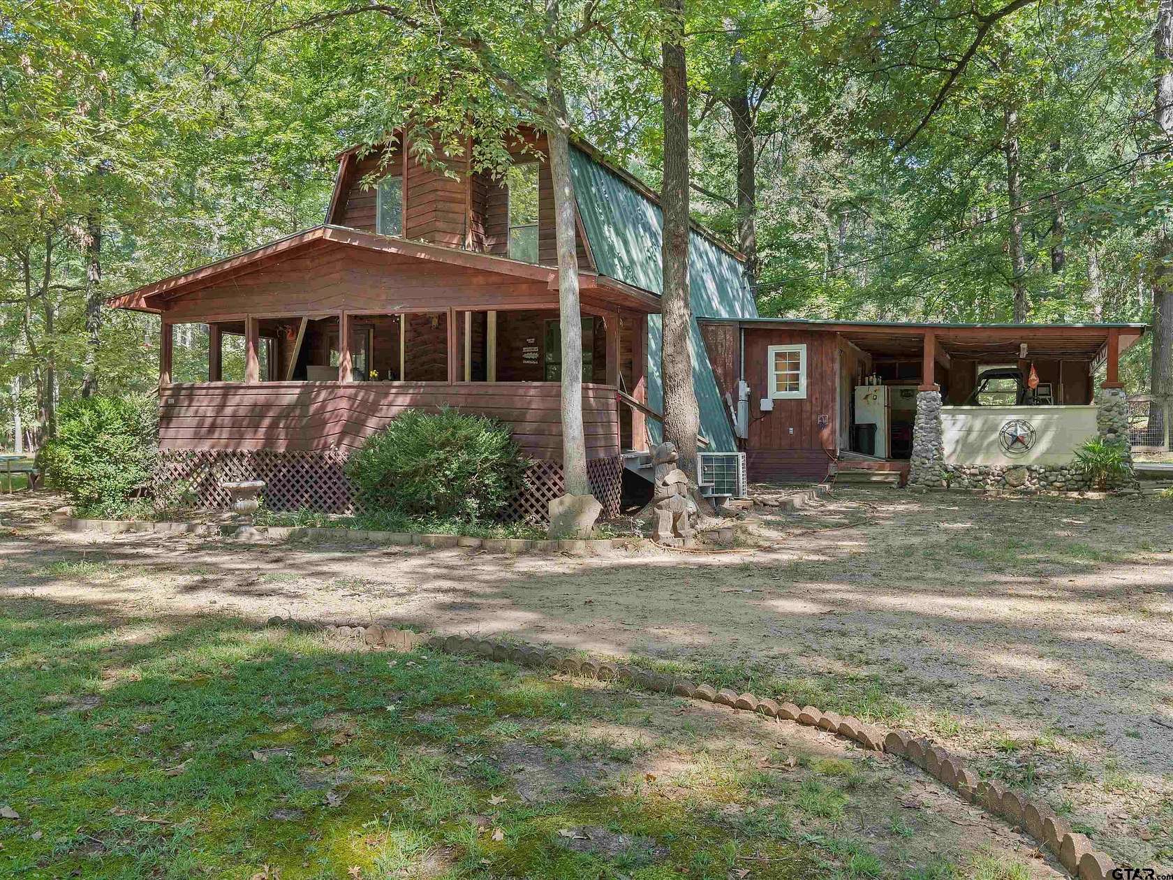 1.5 Acres of Residential Land with Home for Sale in Scroggins, Texas