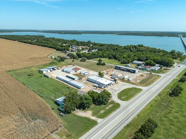 3.3 Acres of Improved Commercial Land for Sale in Ennis, Texas