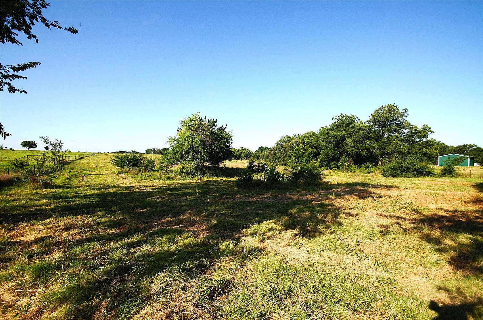 11 Acres of Agricultural Land for Sale in Pottsboro, Texas