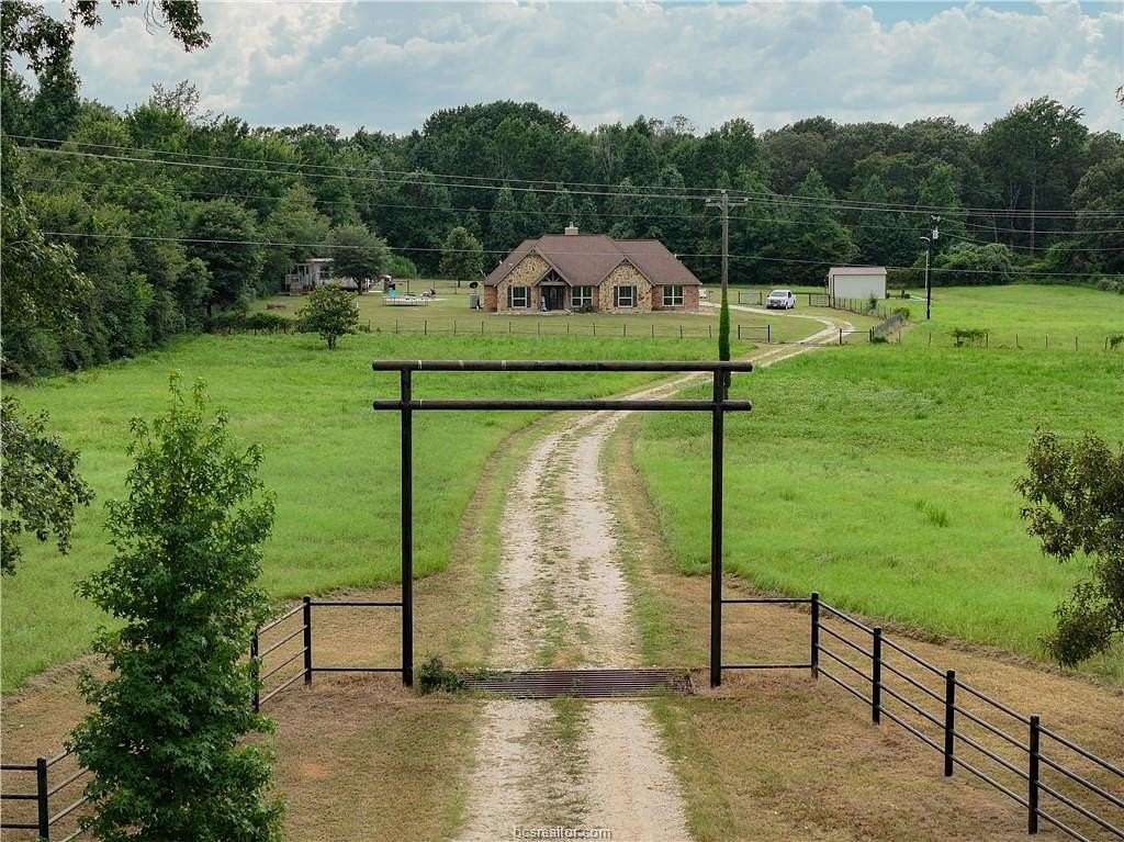 7 Acres of Residential Land with Home for Sale in Oakwood, Texas