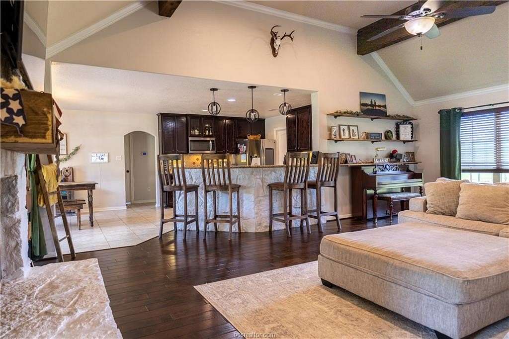 7 Acres of Land with Home for Sale in Oakwood, Texas