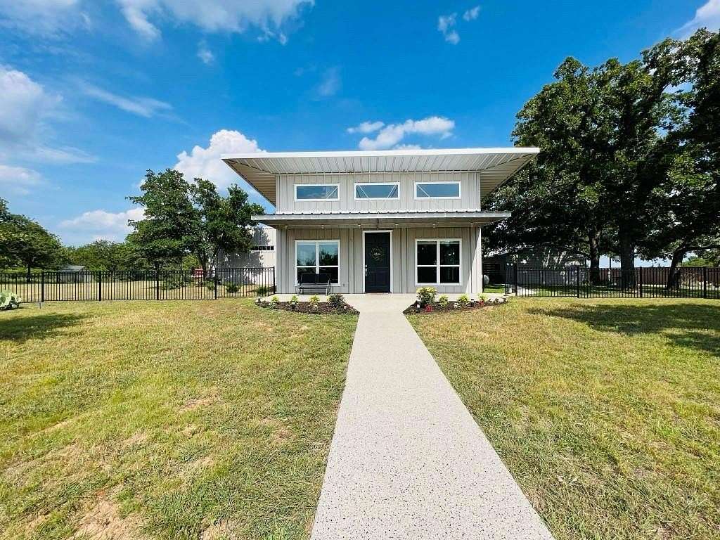 15 Acres of Recreational Land with Home for Sale in Alvord, Texas