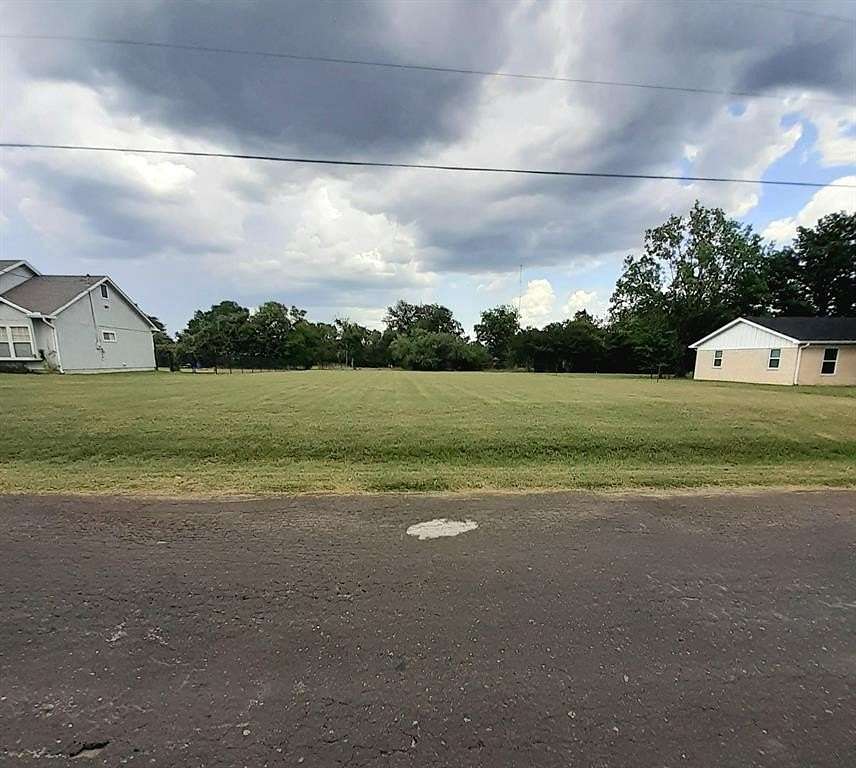 0.48 Acres of Residential Land for Sale in Groesbeck, Texas