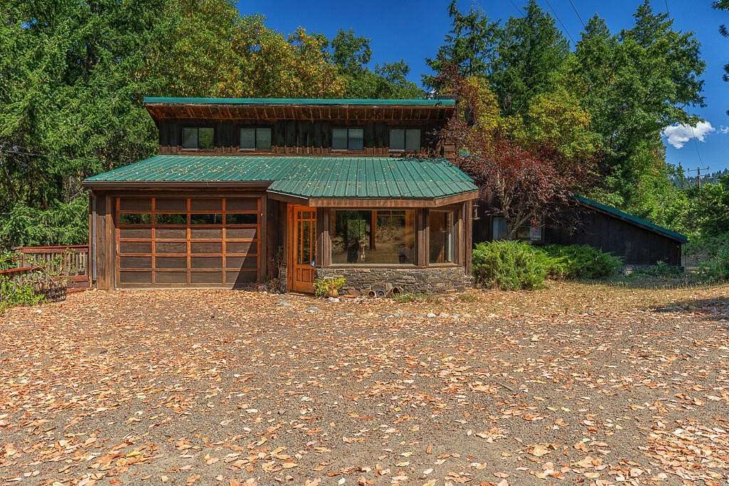 6.65 Acres of Land with Home for Sale in Ashland, Oregon