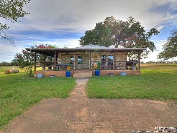 20 Acres of Agricultural Land with Home for Sale in Marion, Texas