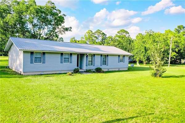 3.54 Acres of Residential Land with Home for Sale in Blackshear, Georgia