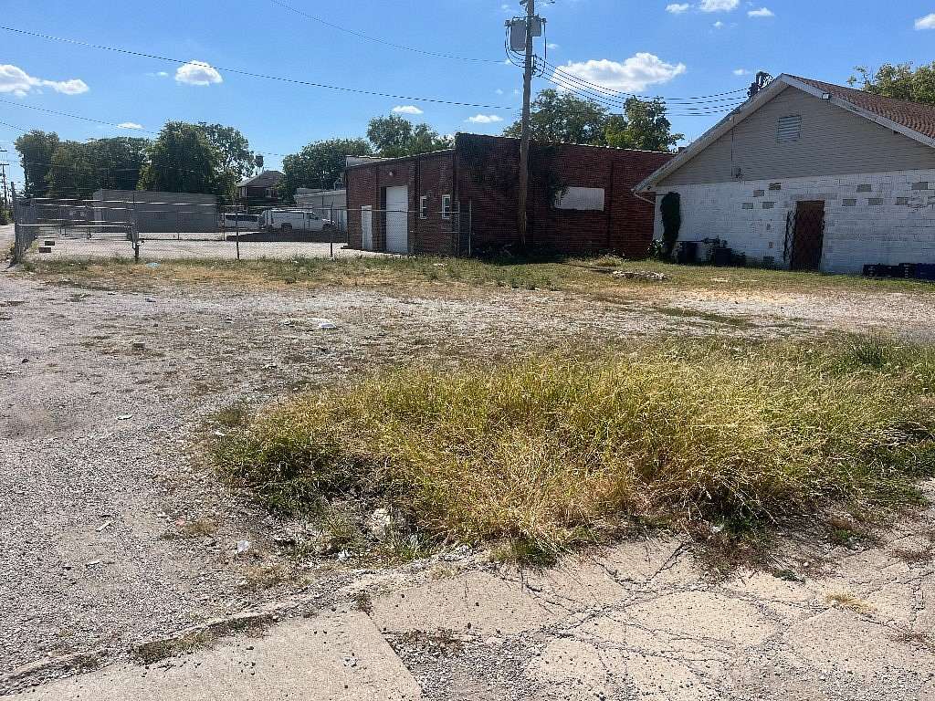 0.5 Acres of Commercial Land for Sale in Decatur, Illinois
