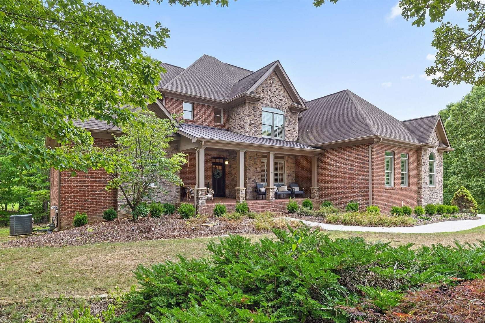 2.19 Acres of Residential Land with Home for Sale in Signal Mountain, Tennessee