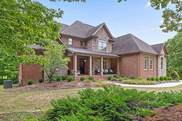 2.19 Acres of Residential Land with Home for Sale in Signal Mountain, Tennessee