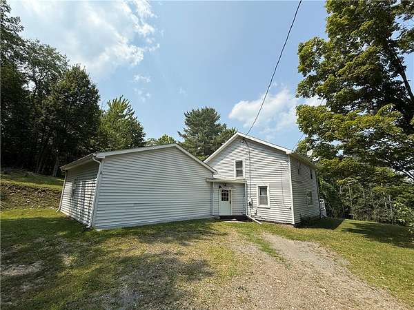 9.47 Acres of Residential Land with Home for Sale in Southport, New York