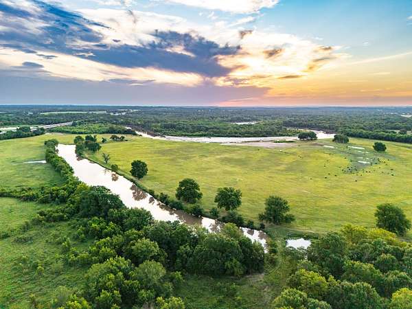 412 Acres of Recreational Land & Farm for Sale in Okfuskee, Oklahoma