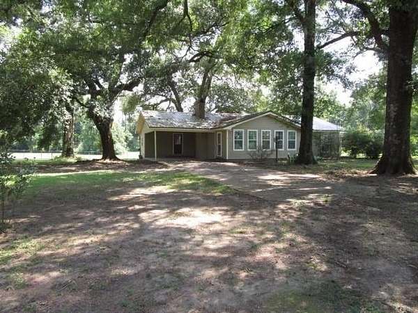 10 Acres of Residential Land with Home for Sale in Oakdale, Louisiana