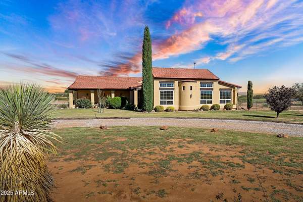 4 Acres of Residential Land with Home for Sale in Hereford, Arizona