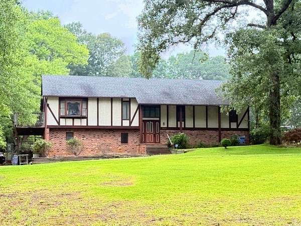 8.65 Acres of Residential Land with Home for Auction in Petersburg, Virginia