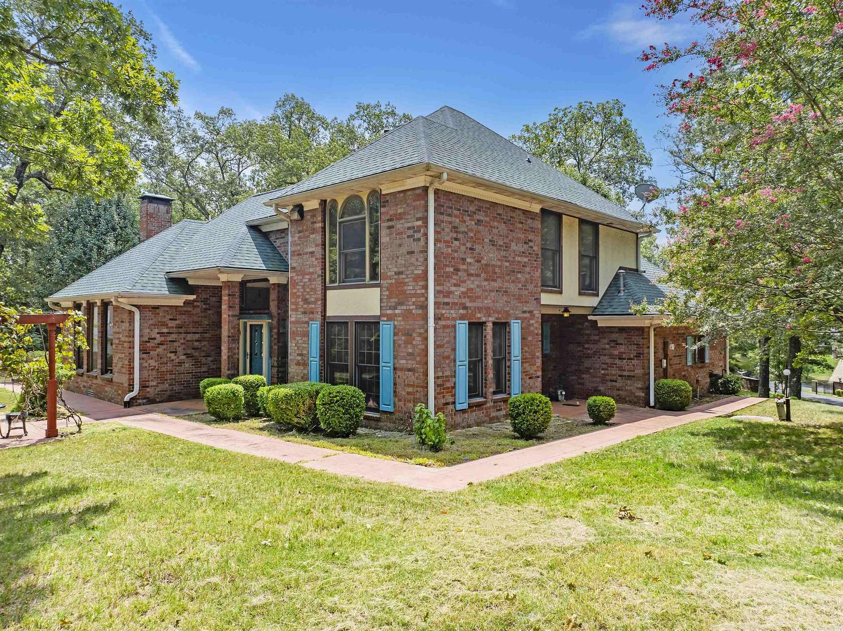 3.83 Acres of Residential Land with Home for Sale in Hot Springs, Arkansas