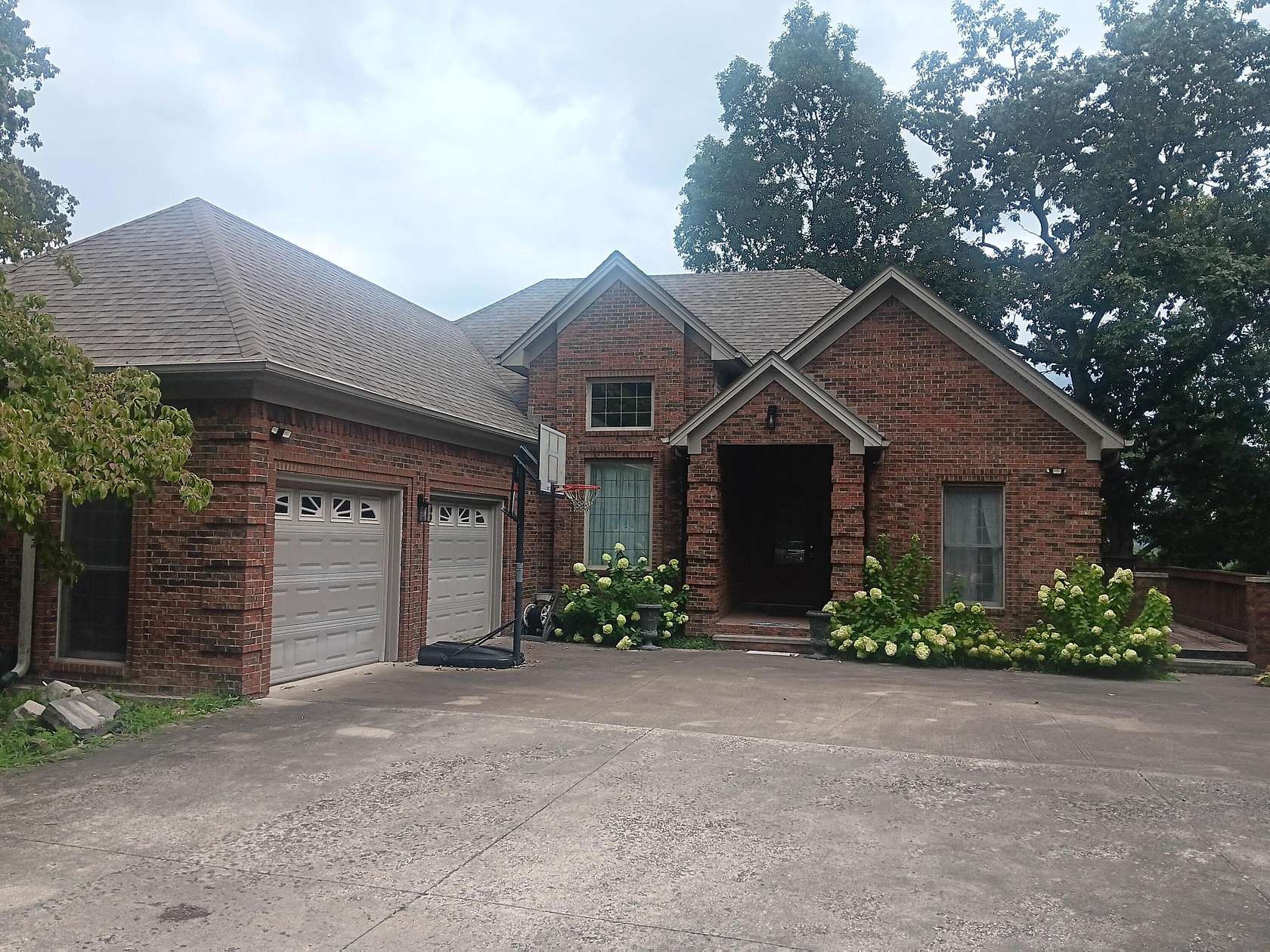 15 Acres of Land with Home for Sale in Irvine, Kentucky