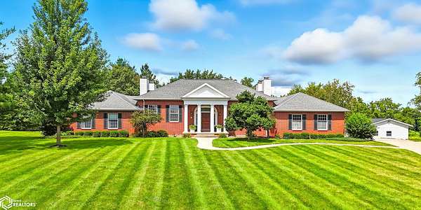 2.59 Acres of Residential Land with Home for Sale in Mount Pleasant, Iowa