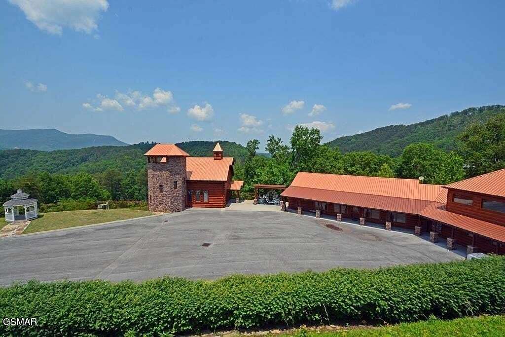 1.5 Acres of Improved Mixed-Use Land for Sale in Sevierville, Tennessee
