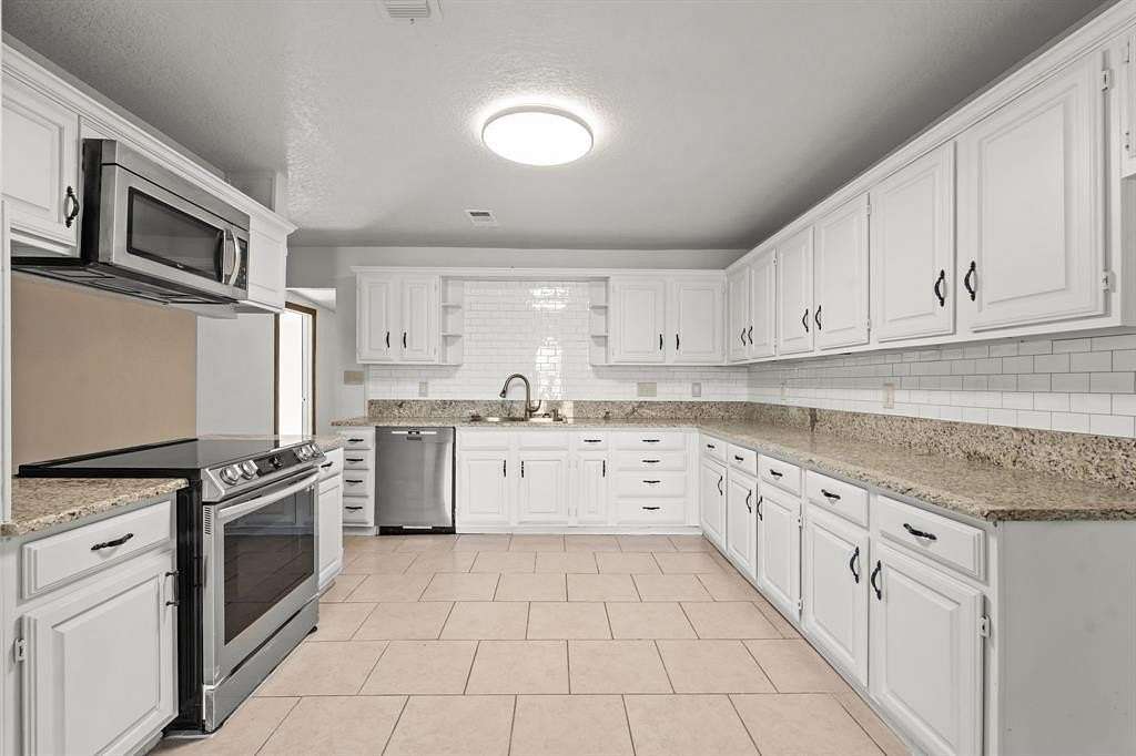 6 Acres of Residential Land with Home for Sale in Springtown, Texas